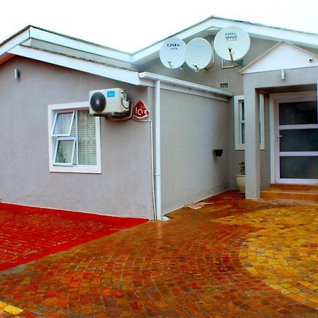 103Onwallace Self Catering Guest House Cape Town Bagian luar foto