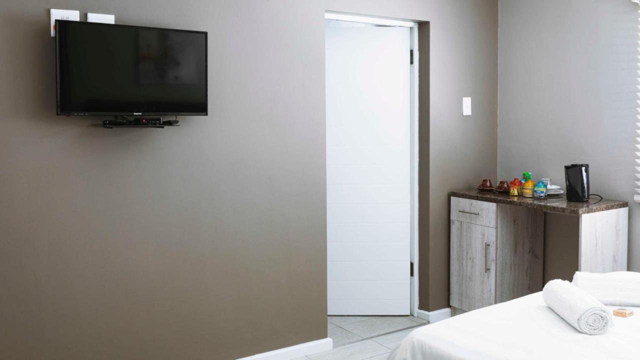 103Onwallace Self Catering Guest House Cape Town Bagian luar foto